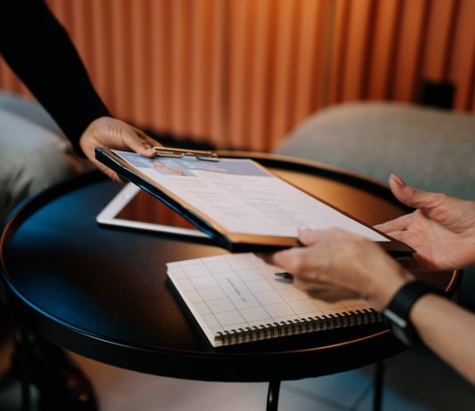 Conquering the Chaos: How HR Management Software Streamlines Efficiency